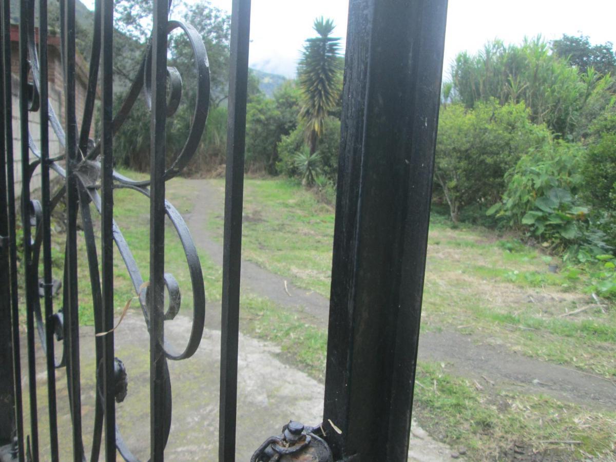 Casa Martin En Banos De Agua Santa Vila Exterior foto